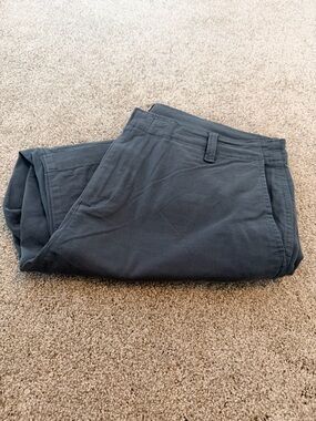 GAP Women's Straight Leg Pants in Charcoal